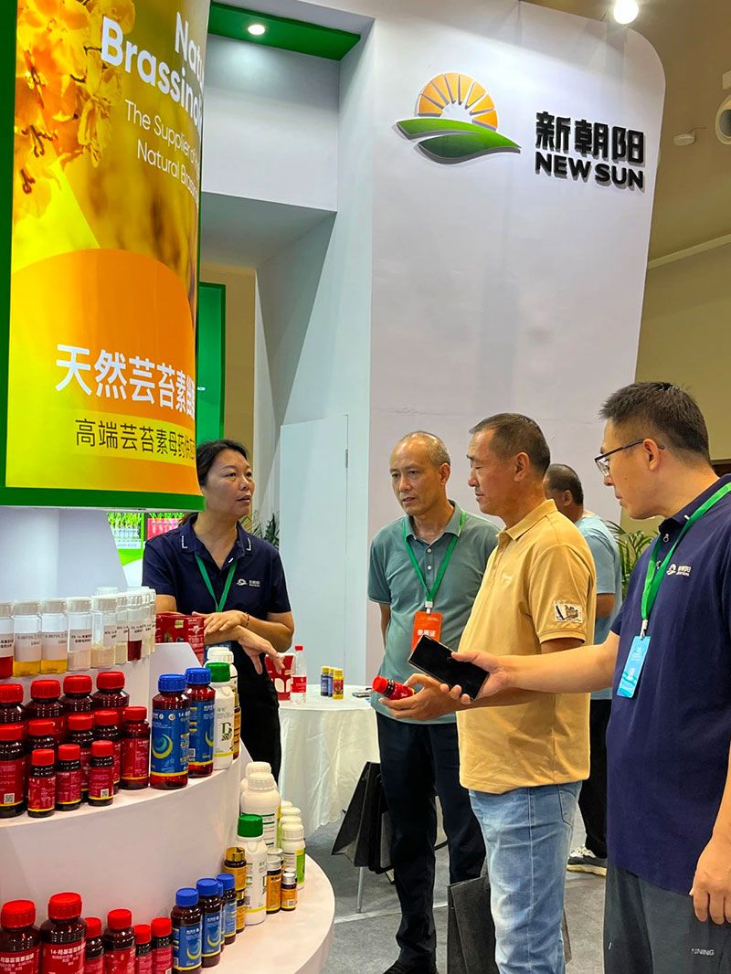 新朝陽綠色生物科技亮相西部植?！半p交會”與第八屆綠色農(nóng)藥博覽會